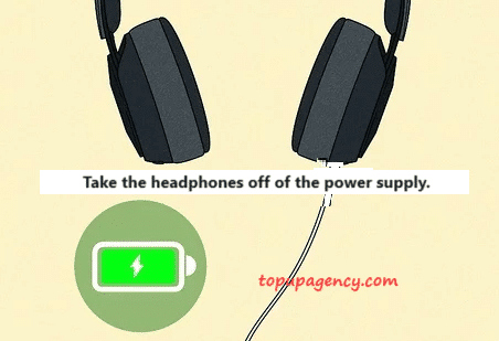 Take the headphones off of the power supply.
Once the Sony WH-1000XM4 headphones have finished charging, disconnect the USB cable from both the headphones and the USB AC adapter.
You are now prepared for using your headphones.
